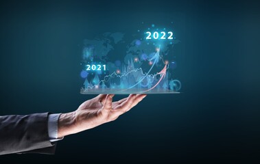 Human draws increase arrow graph corporate future growth year 2021 to 2022.