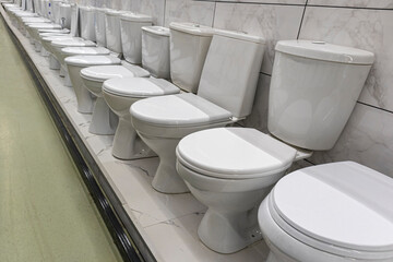Sale of toilet bowls of different models in the plumbing store