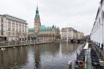 Fototapeta premium Die kleine Alster und das Hamburger Rathaus