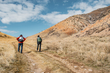 Obraz premium hikers in the mountains in autumn