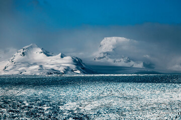 iceberg in jokulsarlon country