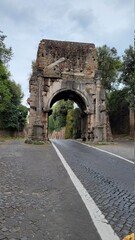 Fototapeta na wymiar Old Arch in Rome