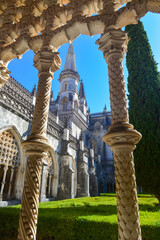 Königlicher Kreuzgang und Garten im Kloster von Batalha, Portugal
