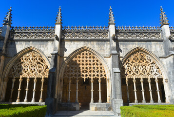 Königlicher Kreuzgang und Garten im Kloster von Batalha, Portugal 