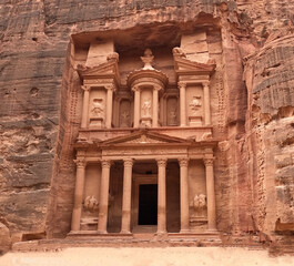 Low angle shot of the historic Treasury in Petra, Jordan - obrazy, fototapety, plakaty
