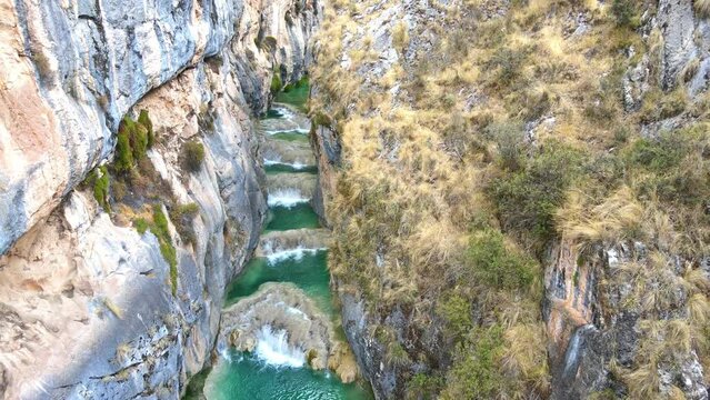 The best of Peru: Aguas Turquesas De Millpu in Ayacucho - V&iacute;ctor Fajardo