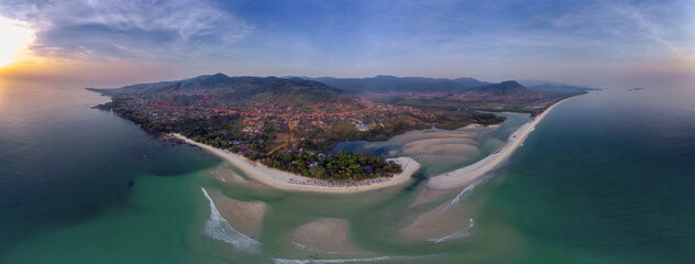 Beautiful view of River two beach in Sierra Leone on a sunny day - obrazy, fototapety, plakaty