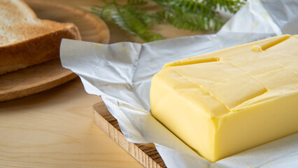 バターの塊とトースト