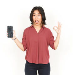 Obraz premium Showing and Presenting Apps or Ads On Blank Screen Smartphone Of Beautiful Asian Woman