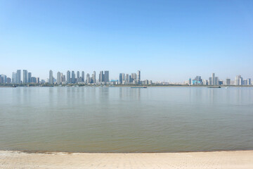 Obraz premium city skyline with river