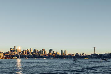 Fototapeta premium Seattle skyline from Lake Union waters