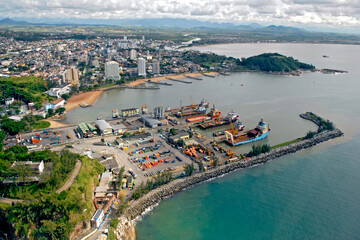 Vista aérea do porto em Macaé. Rio de Janeiro. - obrazy, fototapety, plakaty