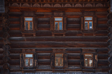 Old Russian house in the museum of wooden architecture. Suzdal  - obrazy, fototapety, plakaty
