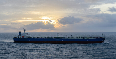 Obraz premium The oil tanker in the high sea