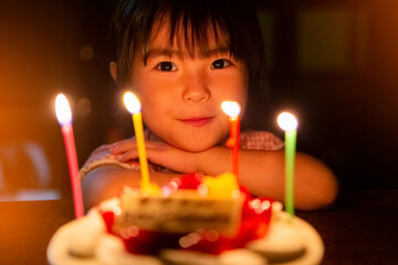 バースデーケーキと女の子