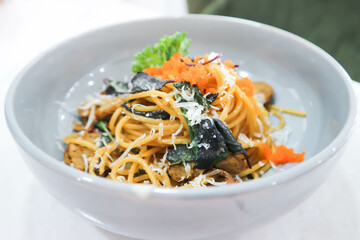 ,spaghetti , seaweed spaghetti or spaghetti with seaweed and shrimp egg topping