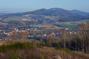 Fototapeta na wymiar Blick vom Mönchswalder Berg Richtung Raschaer Berg in der Oberlausitz