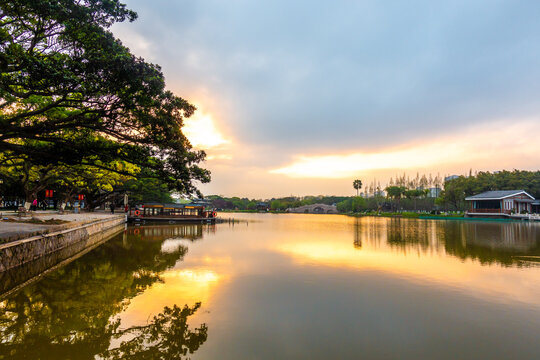 Sunset view of Jiangxin Island in wenzhou, Zhejiang Province, China © Kai Zhao