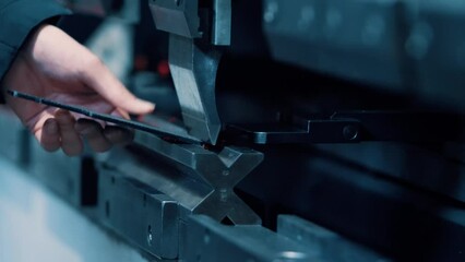 Sheet metal bending machine, small piece, small parts, hand.