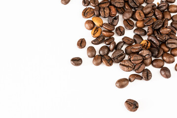 Obraz premium The Netherlands, February 2022. Close up of coffee beans on white background.
