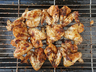 seasoned chicken wings on the grill