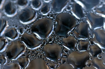 Kondenztropfen auf einer Glaskugel