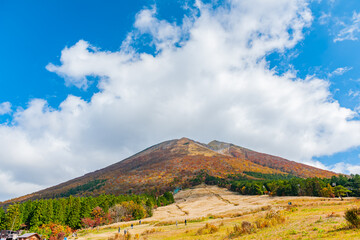 湧き立つ雲と大山