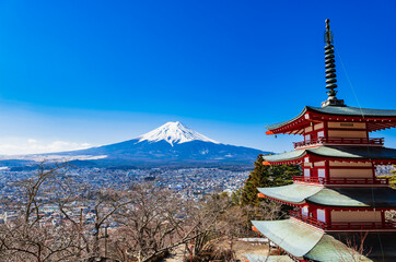 富士山と五重塔　冬景