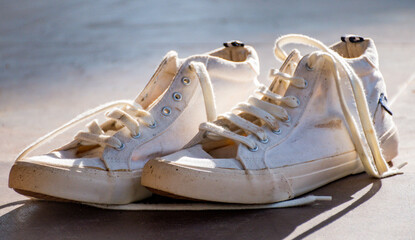 Laced white canvas shoes 