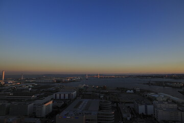 新子安から見た横浜ベイブリッジ (夕景)