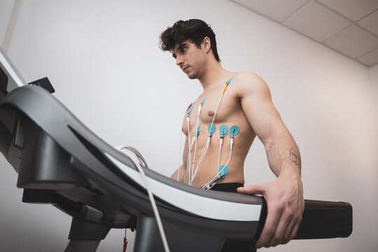 A young athlete undergoes a stress test on a treadmill.It measures the activity of the heart with an electrocardiogram.