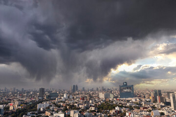 Tormenta sobre la Ciudad de México