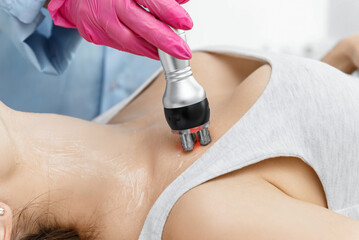 Rf-lifting on face and neck. Rf lifting procedure in a beauty parlour.