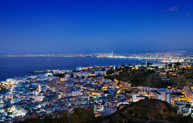 Obraz premium Algiers bay at dusk