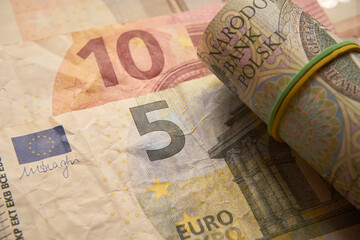 banknoty euro i sto złotych  - obrazy, fototapety, plakaty