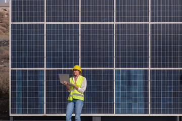 woman taking data on a computer from renewable energies