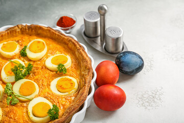 Obraz na płótnie Canvas Tasty Easter tart with eggs on light background, closeup