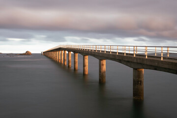 Obraz premium Le pont sur la mer