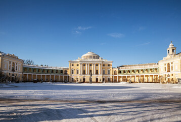 Fototapeta na wymiar Pavlovsk Palace in winter