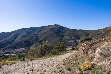 Vue sur la Tour Madeloc dans le Massif des Albères près de Collioure (Occitanie, France)