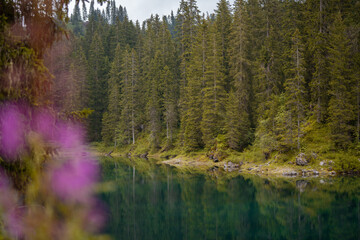 Obraz premium Karersee (Lago di Carezza) in Südtirol 6