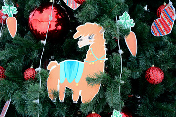 Christmas tree toy in the form of a funny alpaca closeup. Ideas for New Year's decor © Валерия Зеленева