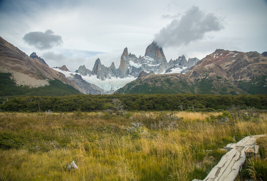 Landscape of Monte Fitz Roy (Fitz Roy) mountain range in Argentina - Powered by Adobe