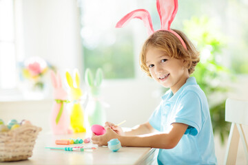 Obraz na płótnie Canvas Kids on Easter egg hunt. Children dye eggs.