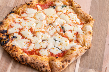焼きたてピザ　pizza