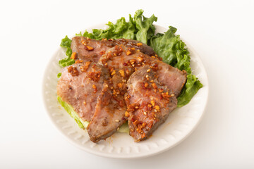 牛もも肉のロースト：ガーリック醤油ソース