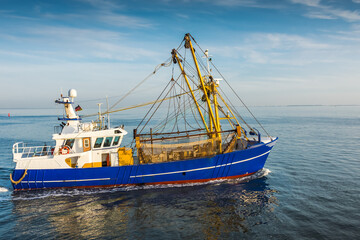 Fischkutter auf der Nordsee, Büsum, Nationalpark Schleswig-Holsteinisches Wattenmeer,...