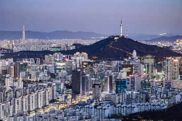 Naklejka premium city skyline at sunset of seoul