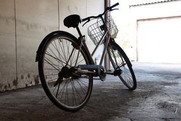 Obraz na płótnie Canvas 古い錆びた自転車