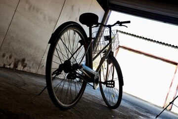 Fototapeta na wymiar 古い錆びた自転車